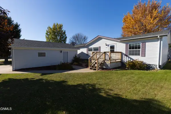 3832 Avondale Drive, Bismarck, ND 58503