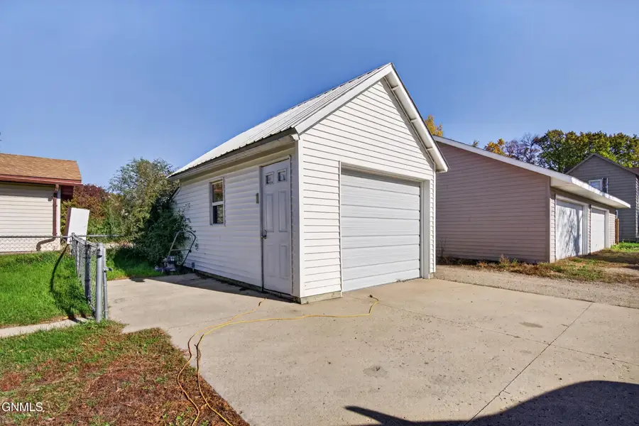 218 7th Avenue Nw, Valley City, ND 58072 - #2