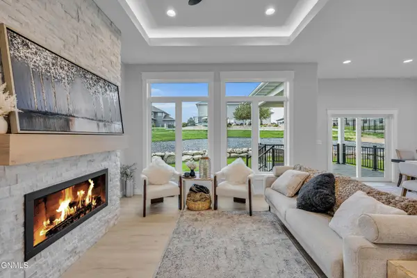 3916 Cogburn Road, Bismarck, ND 58503