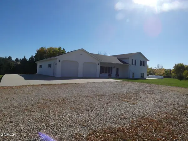908 Bristol Drive E, Bismarck, ND 58501