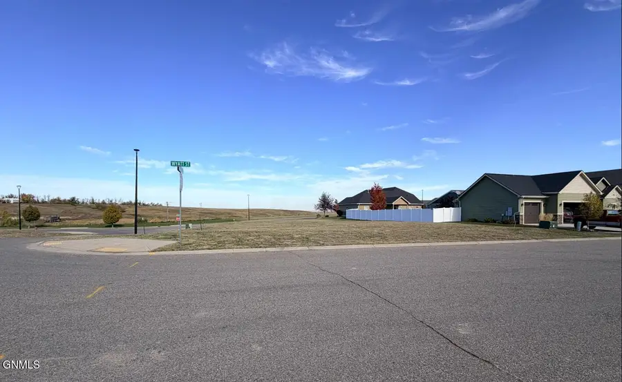 6916 University Avenue N, Williston, ND 58801 - #2