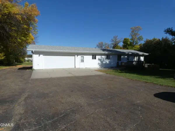 5312 Meadowlark Lane, Bismarck, ND 58501