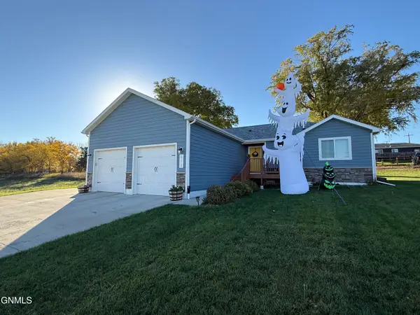 215 7th Avenue Ne, Watford City, ND 58854
