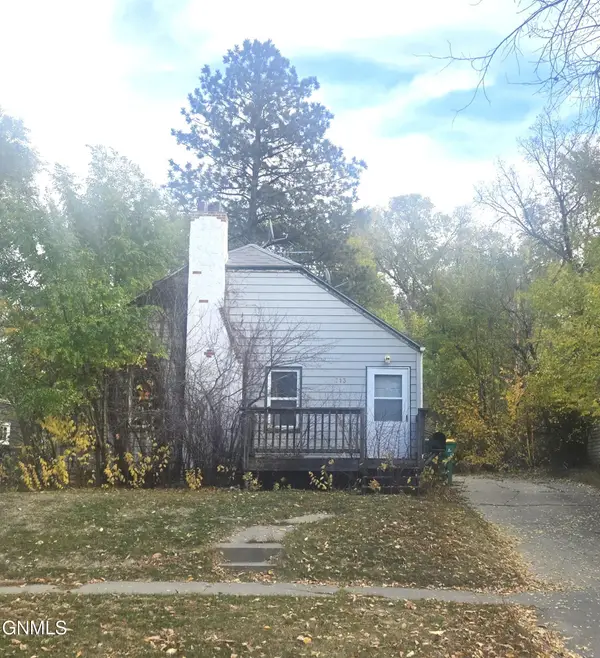 713 10th Street N, Bismarck, ND 58501