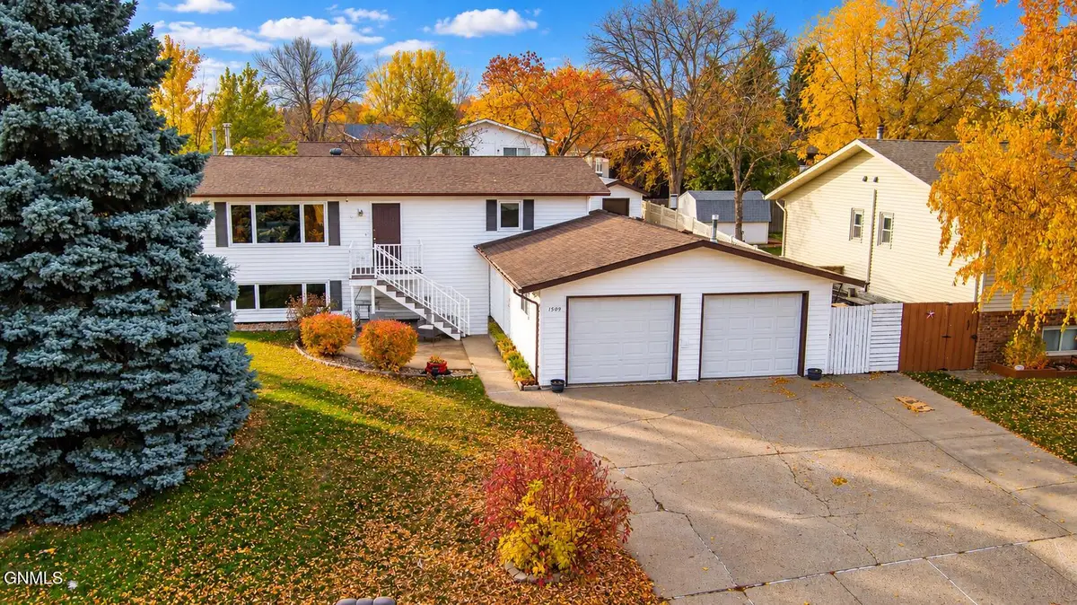 1309 17th Street Se, Mandan, ND 58554 - #1
