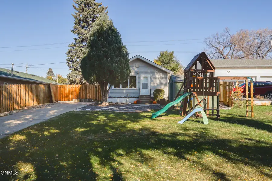 714 Avenue A W, Bismarck, ND 58501 - #3