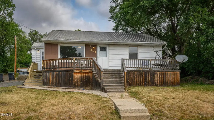 304 8th Street Nw, Mandan, ND 58554 - #3