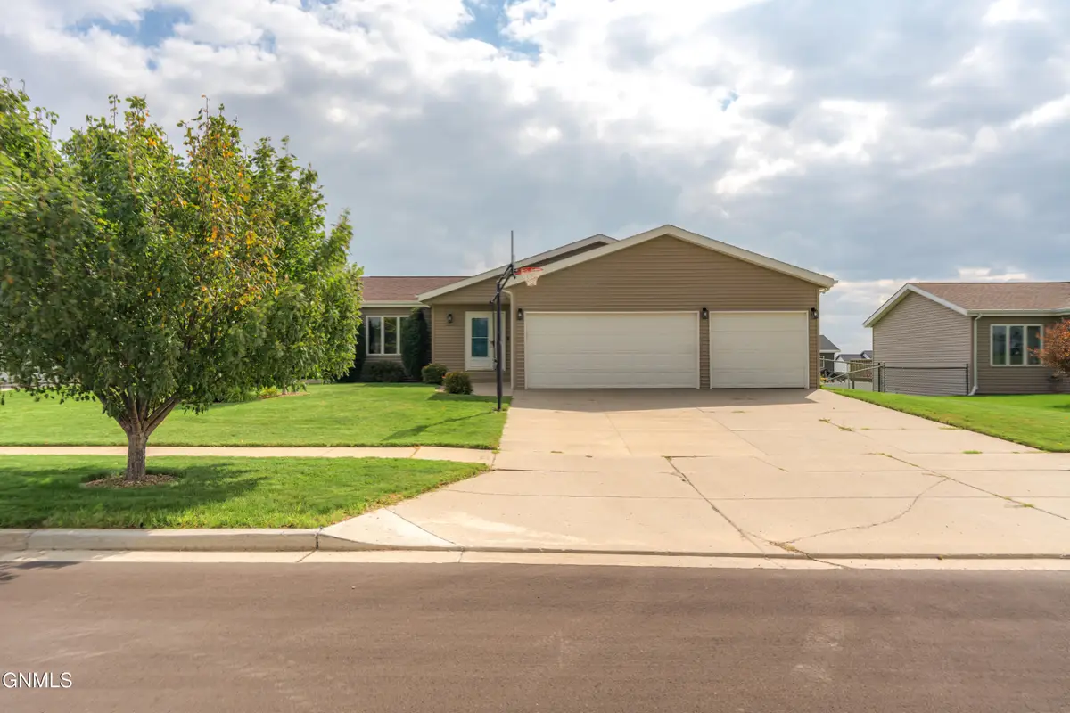 4725 Calgary Avenue E, Bismarck, ND 58503 - #1