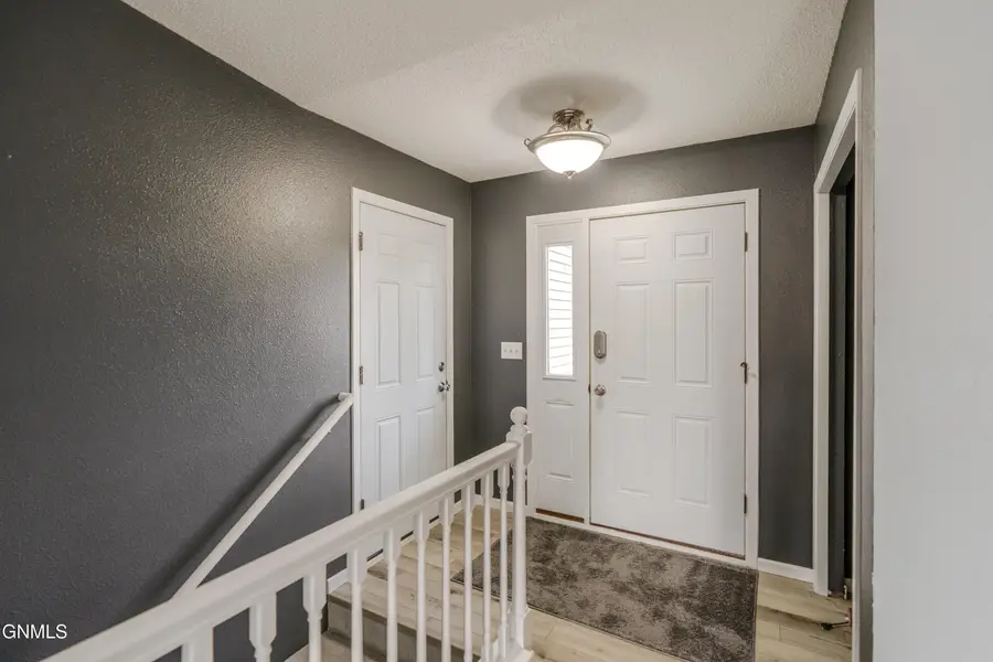 4725 Calgary Avenue E, Bismarck, ND 58503 - #3