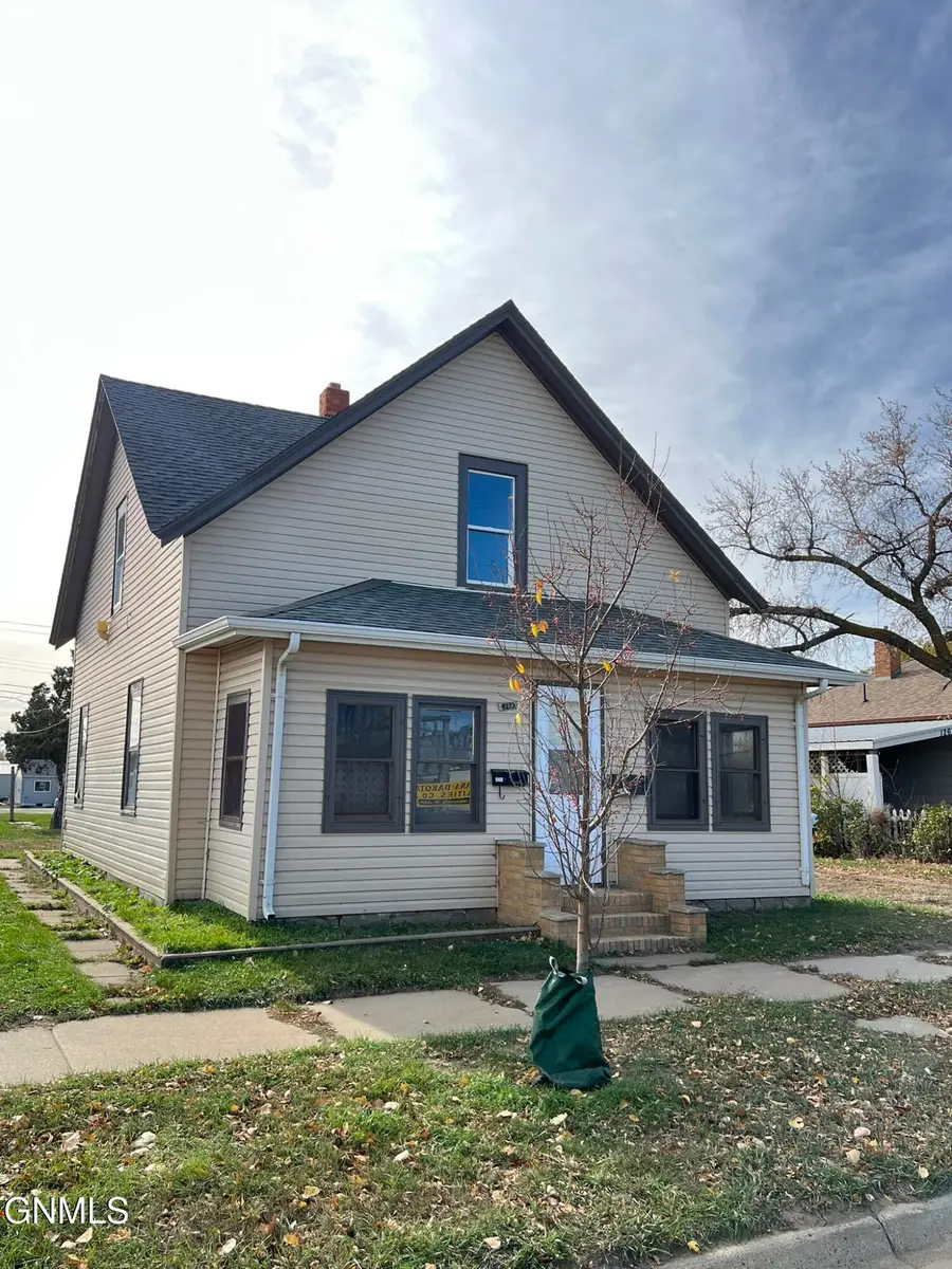 134 Broadway Street E, Dickinson, ND 58601 - #2