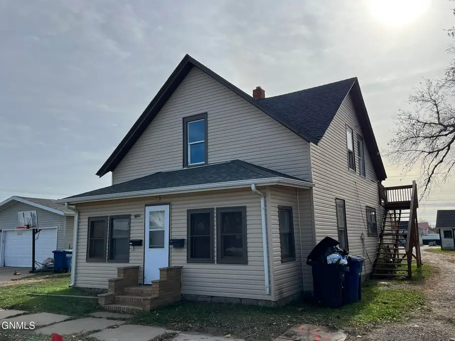 134 Broadway Street E, Dickinson, ND 58601 - #3