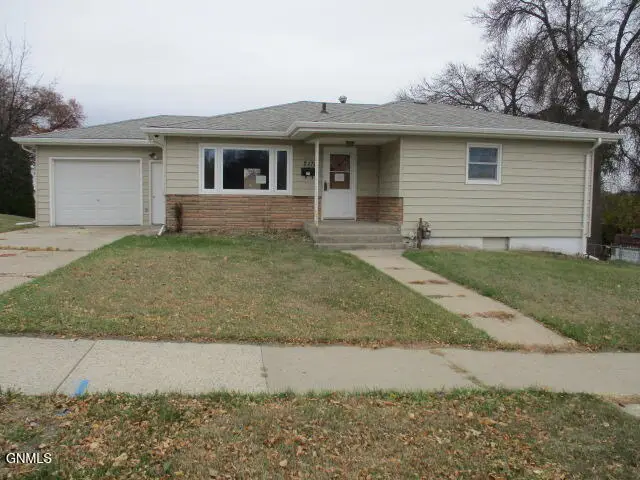 2111 E East E, Bismarck, ND 58501 - #1