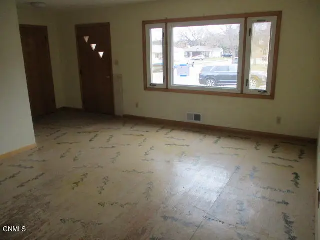 2111 E East E, Bismarck, ND 58501 - #3