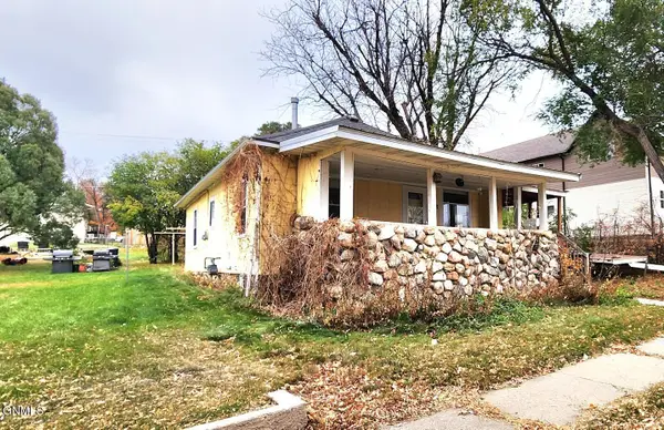 708 5th Avenue Nw, Mandan, ND 58554