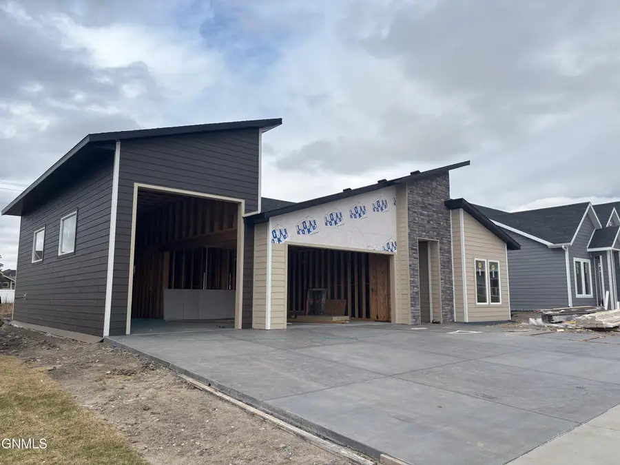 2317 25th Avenue W, Williston, ND 58801 - #2