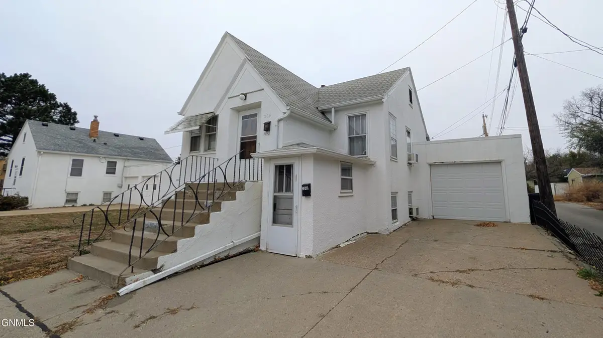 204 1st Street Ne, Mandan, ND 58554 - #1