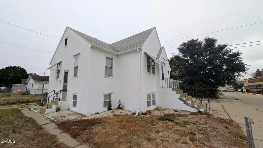 204 1st Street Ne, Mandan, ND 58554 - #2