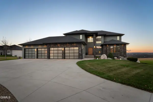 3618 Powder Ridge Drive, Bismarck, ND 58503