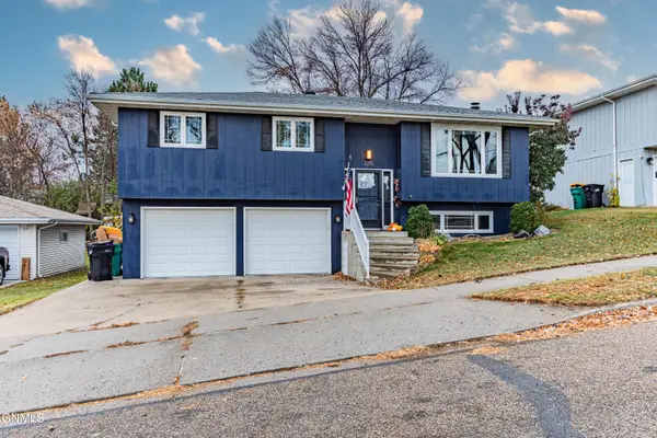 2215 Coolidge Avenue, Bismarck, ND 58501