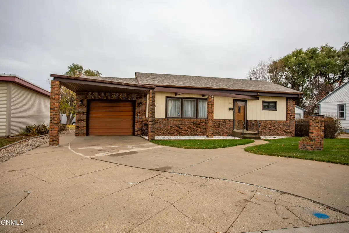 1013 Riverview Avenue, Bismarck, ND 58504 - #1