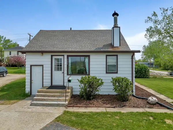 202 3rd Avenue NW, Kenmare, ND 58746