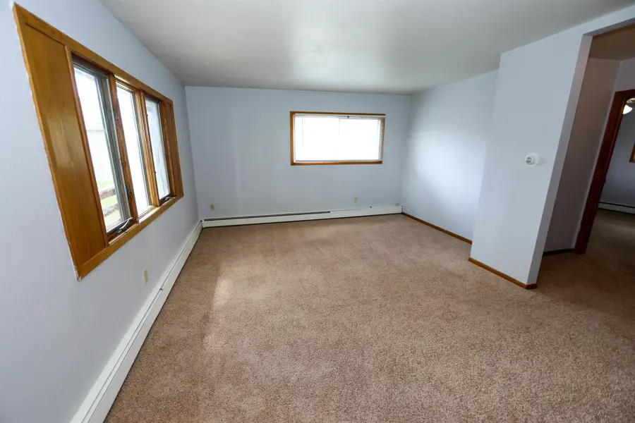916 12th Ave, Minot, ND 58703 - Image #3