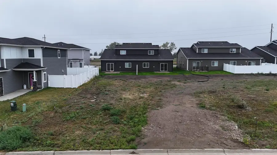 2409/2413 Landmark Dr NW, Minot, ND 58703 - Image #3