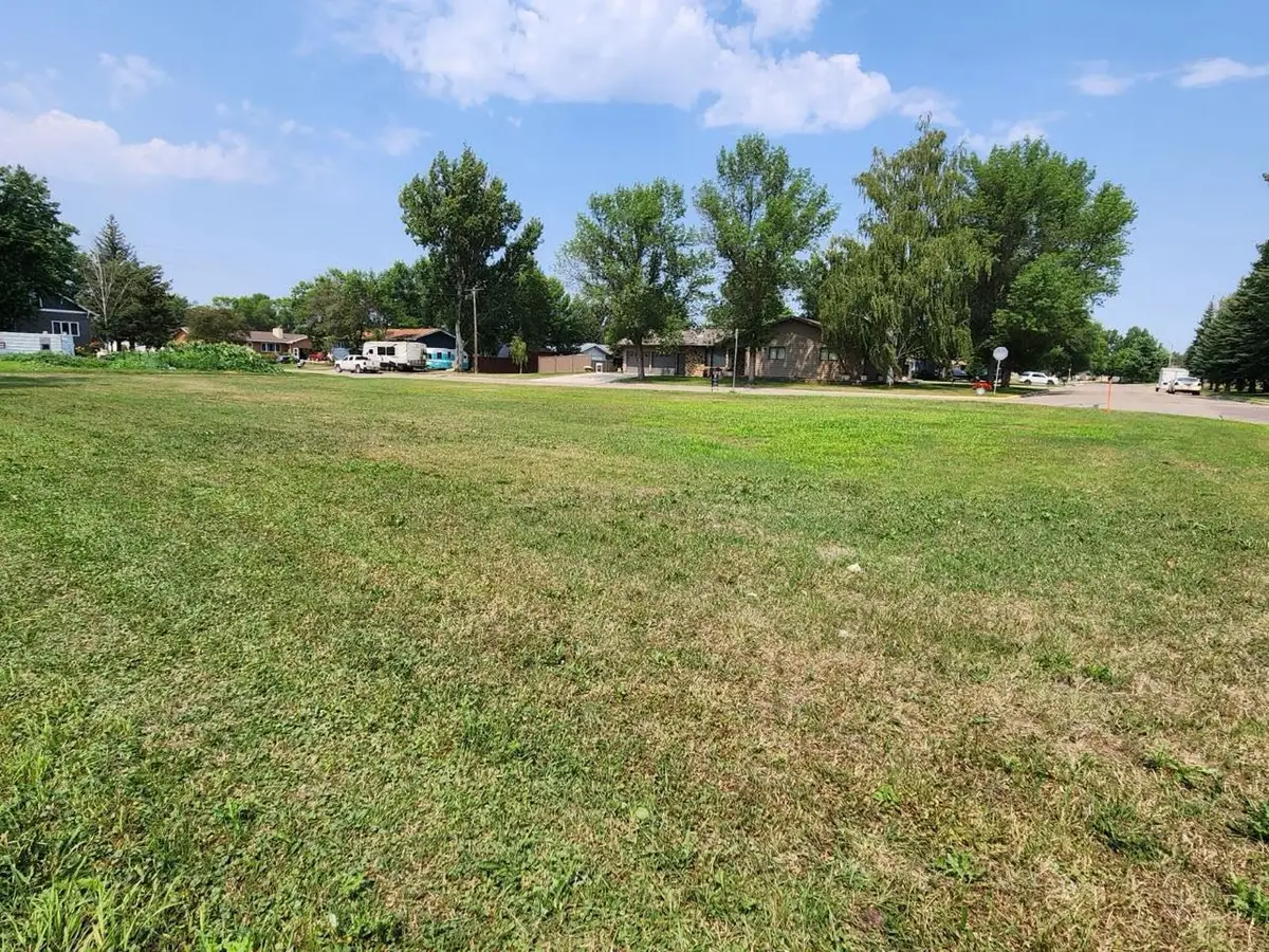 242 6th Ave, Garrison, ND 58540 - #1