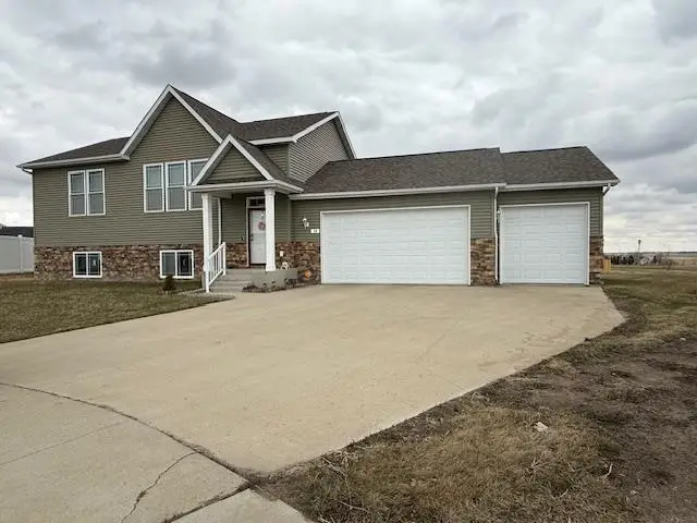 38 Mulberry Loop, Minot, ND 58703 - #1