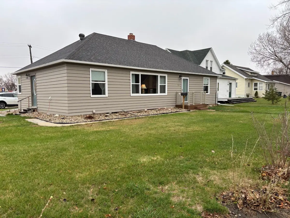 402 Brewster St E, Harvey, ND 58341 - #1