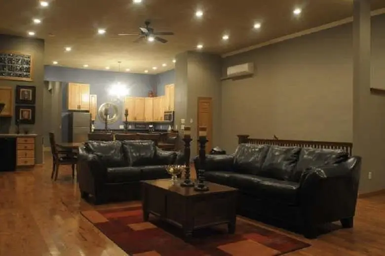 106 S Main St, Minot, ND 58701 - #2