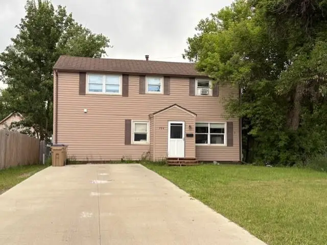 724 BURDICK EXPRESSWAY E, Minot, ND 58701 - Image #1