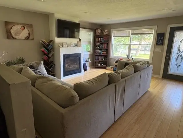 724 BURDICK EXPRESSWAY E, Minot, ND 58701 - Image #2