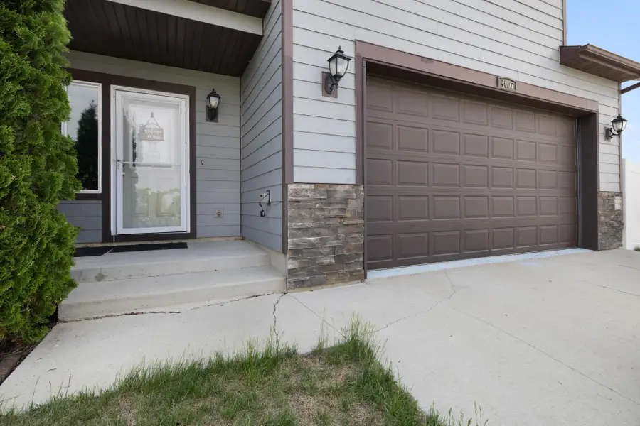 4007 Crossing St SW, Minot, ND 58701 - Image #2