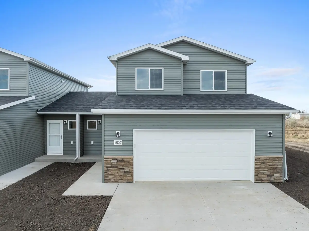 1527 47th Loop SE, Minot, ND 58701 - #1