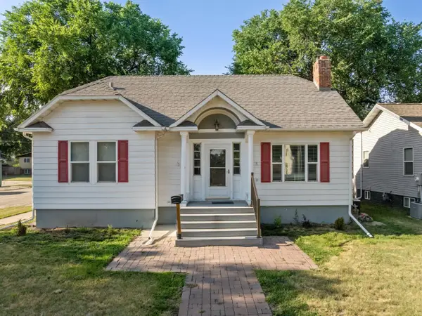 846 University Ave W, Minot, ND 58703-2250