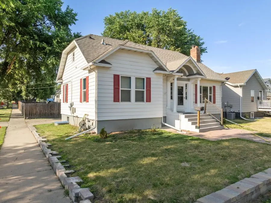 846 University Ave W, Minot, ND 58703-2250 - #2