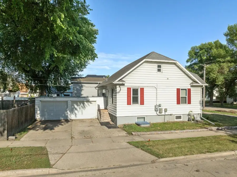 846 University Ave W, Minot, ND 58703-2250 - #3