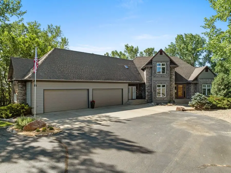 807 17th Ave. NW, Minot, ND 58703 - Image #2