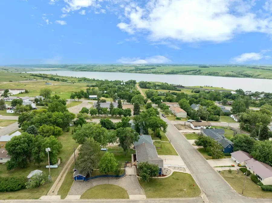 220 NE 4th Ave, Kenmare, ND 58746 - Image #3