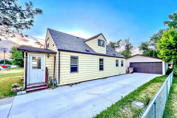 1624 W Central Ave, Minot, ND 58701-3409