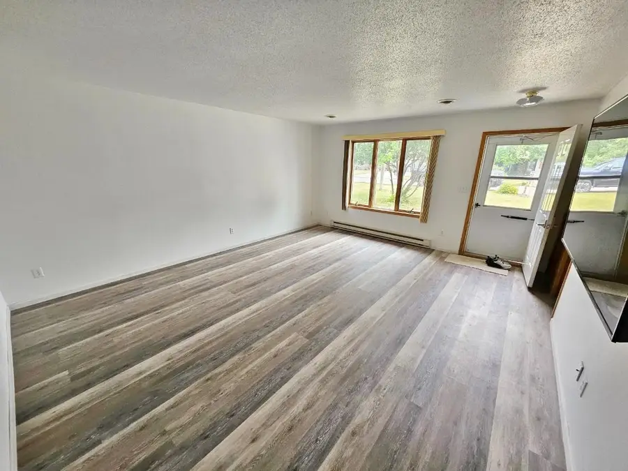 910 5th Ave SW, Rugby, ND 58368 - Image #2