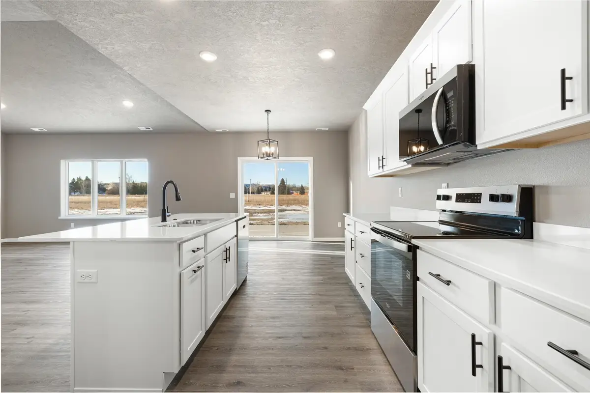 3704 45TH ST SE, Minot, ND 58701 - Image #1