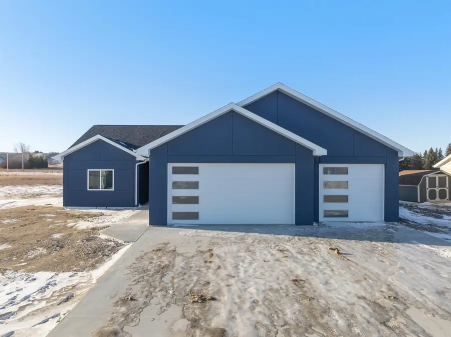3704 45TH ST SE, Minot, ND 58701 - Image #2