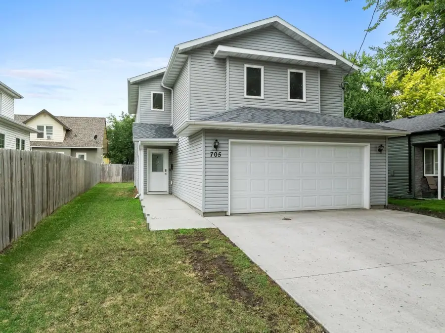 705 8th Street NW, Minot, ND 58703 - Image #2