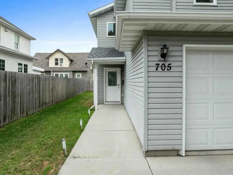 705 8th Street NW, Minot, ND 58703 - Image #3
