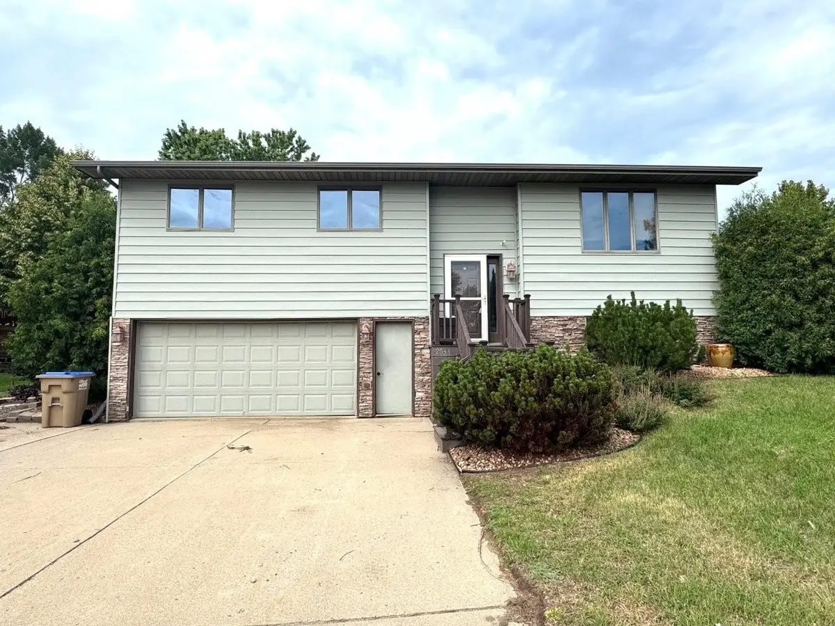 2544 10th Ave NW, Minot, ND 58703 - Image #1