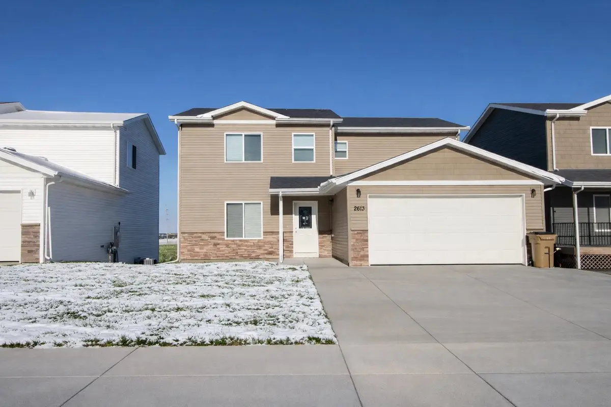 2613 Granite Drive NW, Minot, ND 58703 - Image #1