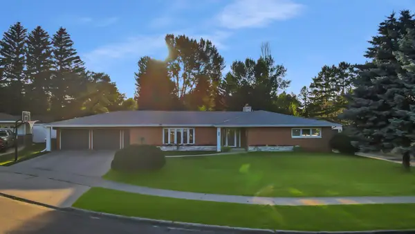 1822 SW 8th St, Minot, ND 58701