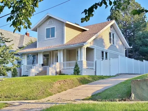 316 5th Ave SE, Minot, ND 58701-4752